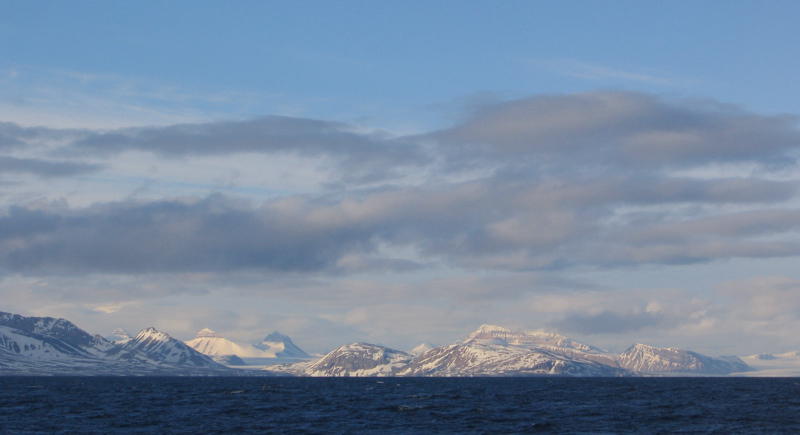 Glacier in the midnight sun